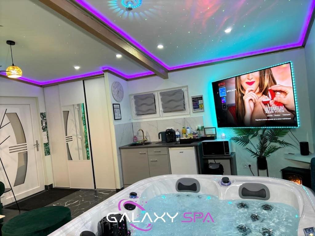 Galaxy Spa - Suite Jupiter Jacuzzi Privatif Champigneulles エクステリア 写真