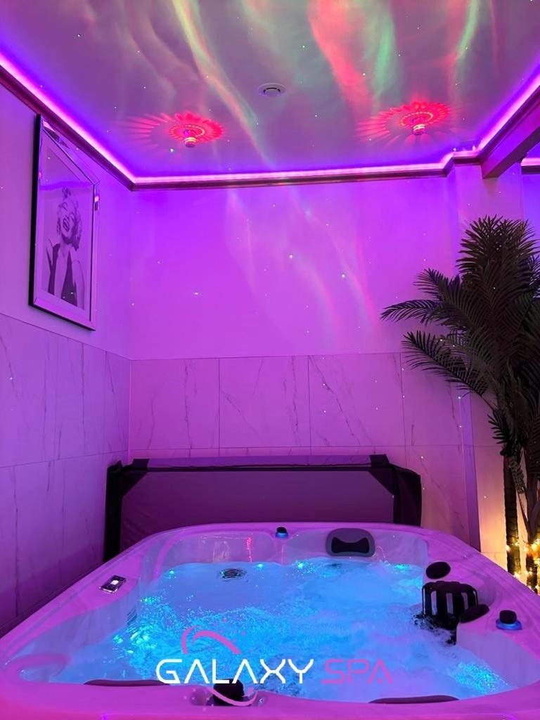 Galaxy Spa - Suite Jupiter Jacuzzi Privatif Champigneulles エクステリア 写真