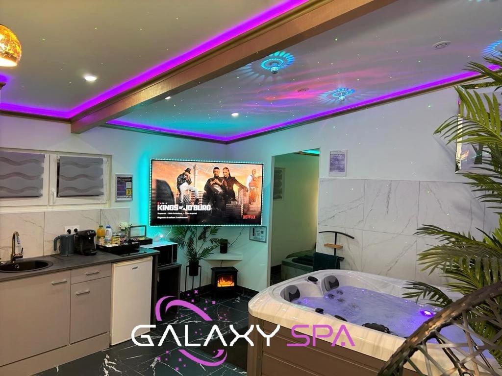 Galaxy Spa - Suite Jupiter Jacuzzi Privatif Champigneulles エクステリア 写真