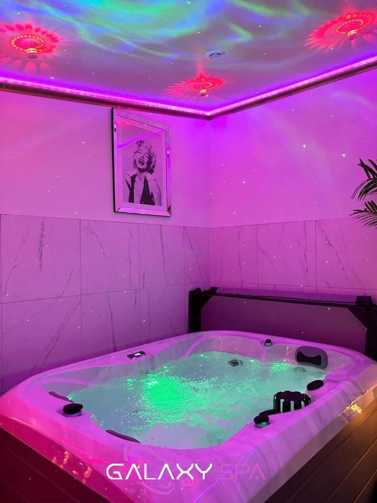 Galaxy Spa - Suite Jupiter Jacuzzi Privatif Champigneulles エクステリア 写真